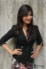 Shruti Haasan at Ramayya Vastavayya Press Meet